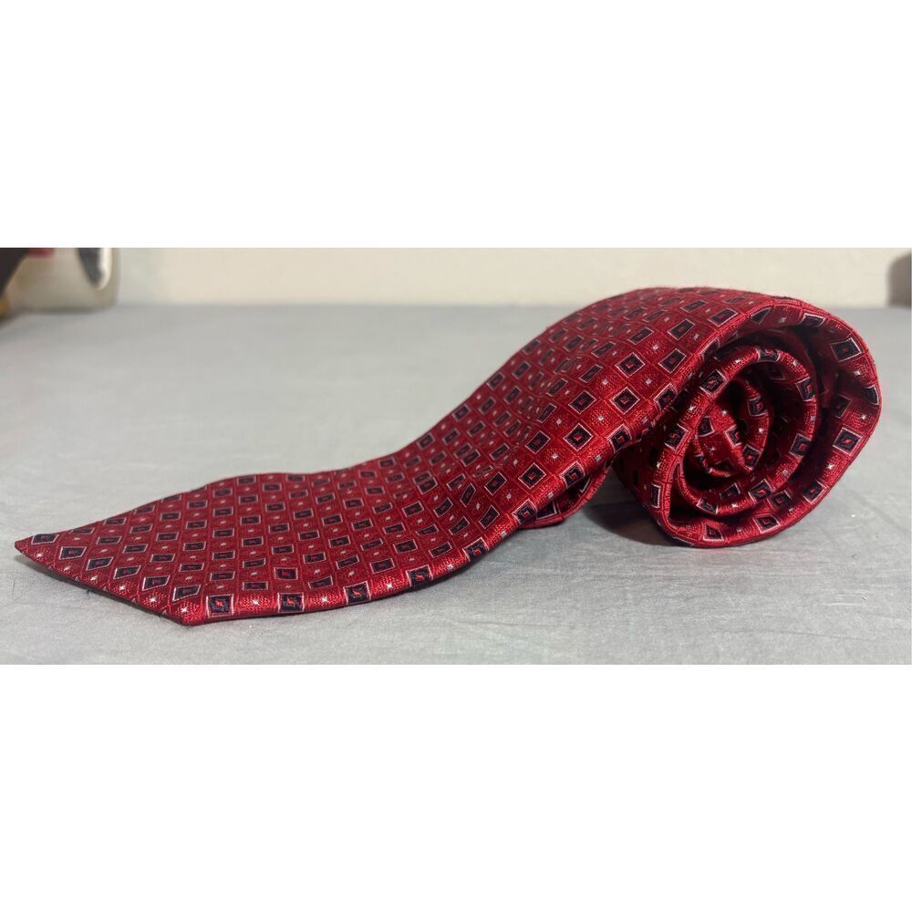 Daniel Cremieux Red Geometric Men's Tie 100% Silk 60 x 3.5 Necktie